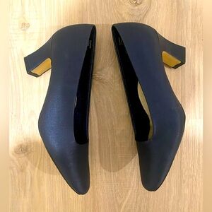 NEW - Ladies Soft Flex navy blue pumps